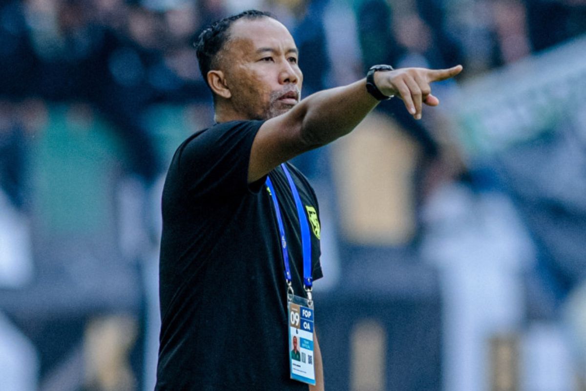 Uston Nawawi kecewa Persebaya Surabaya ditahan imbang Bhayangkara FC. (Dok. Persebaya Surabaya) - Image