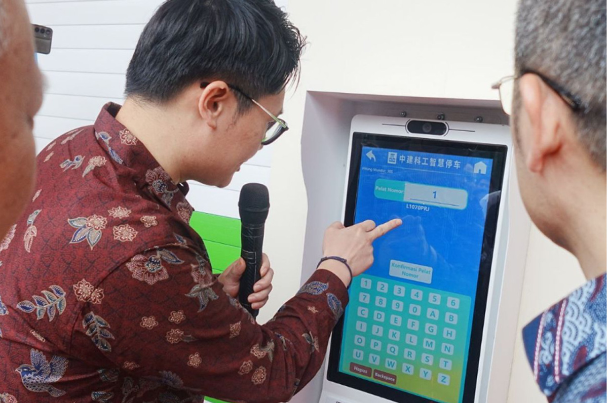 Peresmian parkir vertikal Mayapada Hospital Surabaya. (Moch. Rizky Pratama Putra/JawaPos.com)