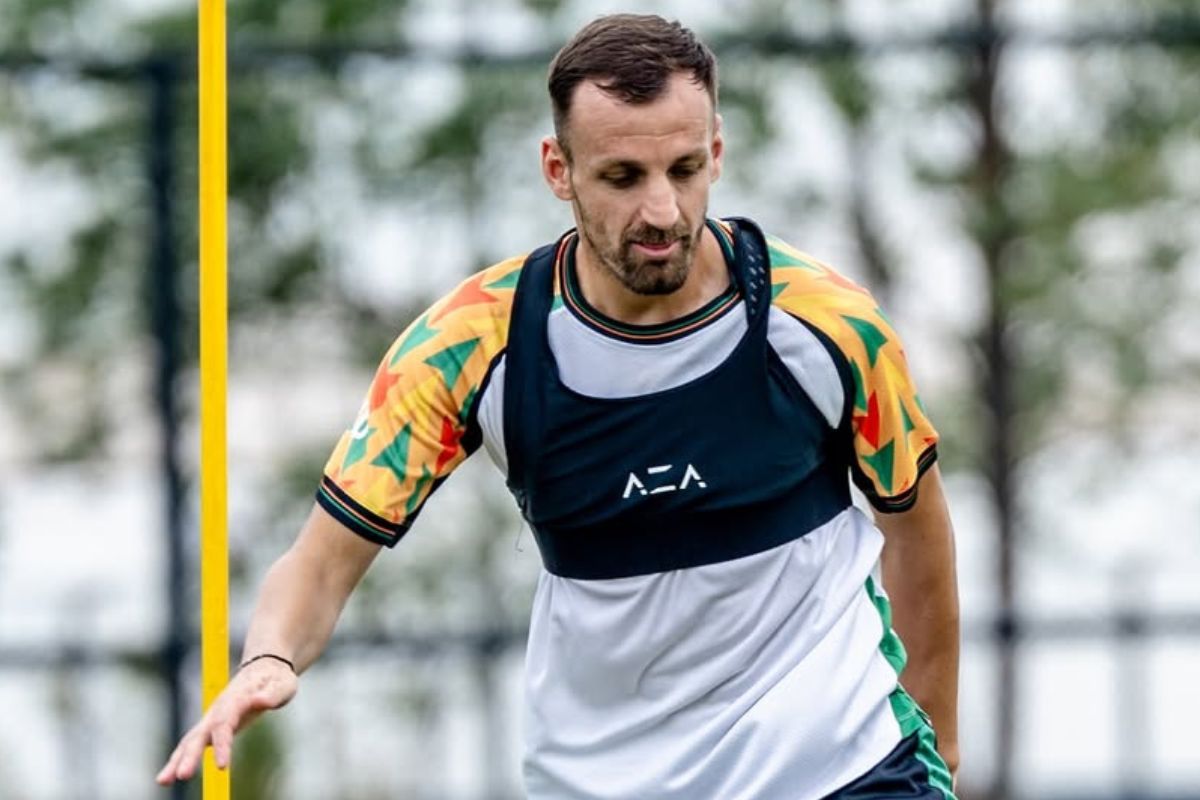 Dime Dimov tuai kritik tajam dari Bonek usai Persebaya Surabaya ditahan imbang Bhayangkara FC. (Dok. Persebaya Surabaya) - Image