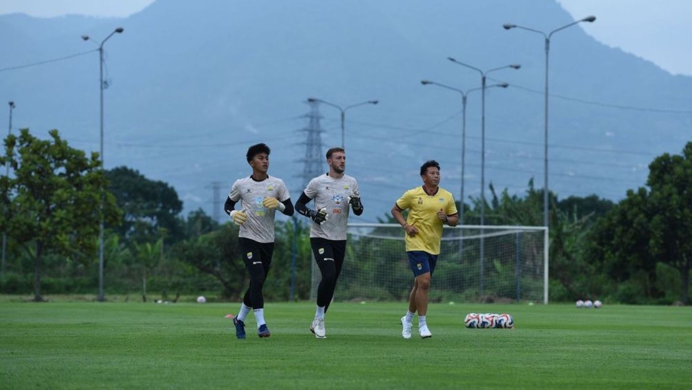 Penggawa Persib menjalani latihan. (Dok. Persib) - Image