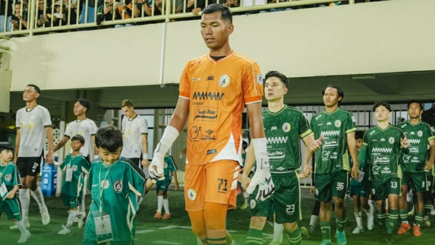 Penjaga gawang muda PSS Sleman Muhammad Fahri terdampak banjir di Aceh. (pssleman.id) - Image