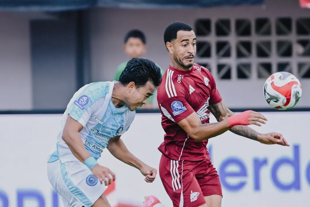 Victor Luiz (kanan) sedang diincar Persebaya, Arema FC, Persik Kediri. (Dok. PSM Makassar) - Image
