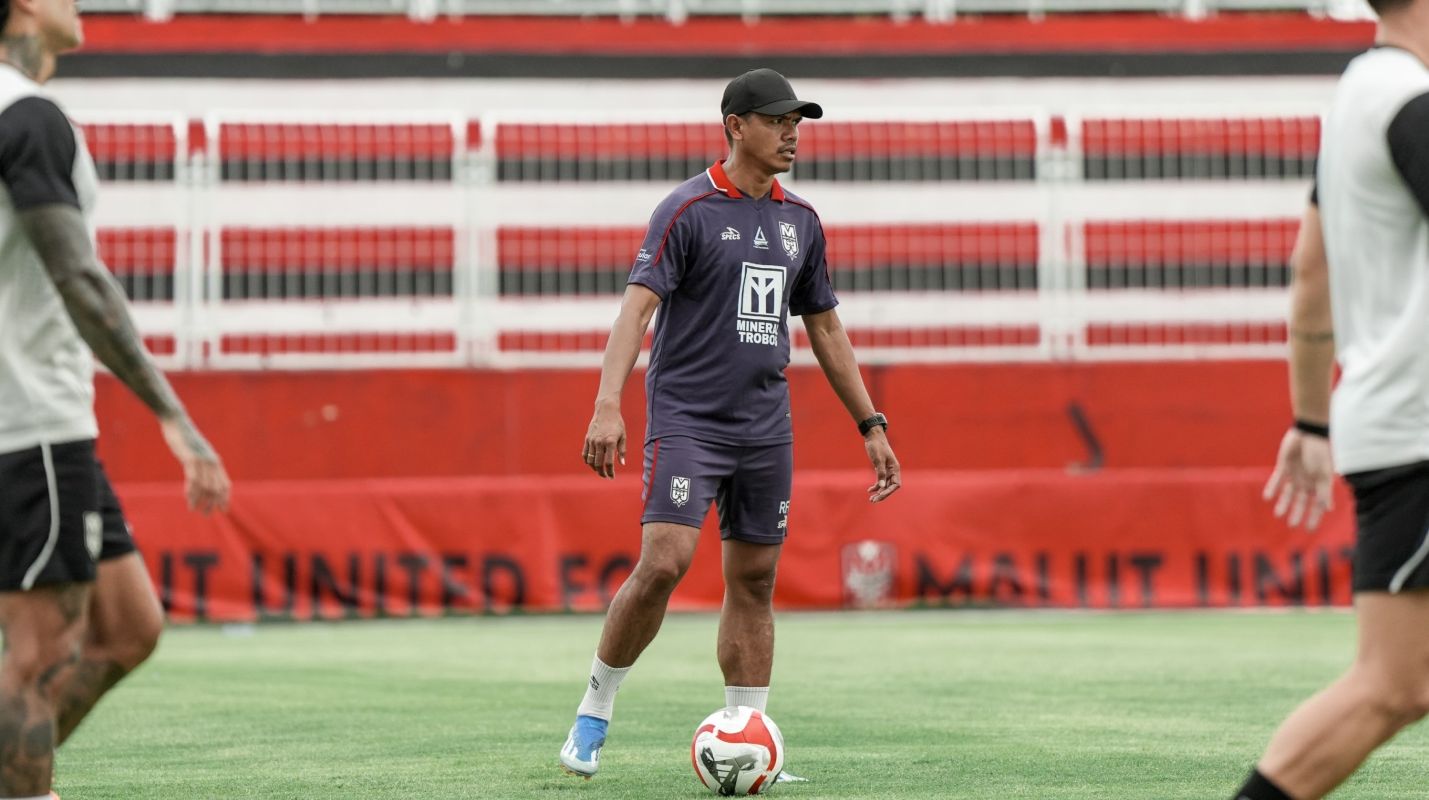 Malut United tunjuk Ricardo Salampessy sebagai asisten pelatih baru. (www.malutunitedfc.com) - Image