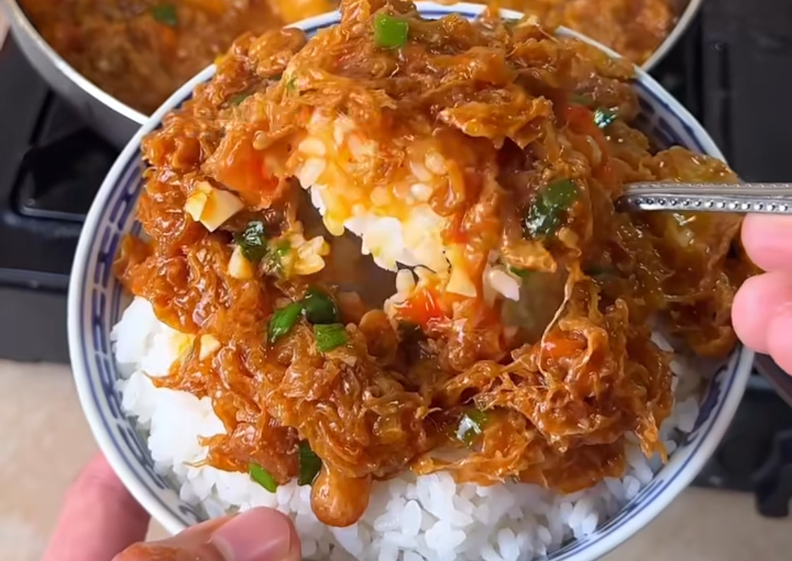 Potret tomato egg floss yang gurih manis dan mudah dibuat di rumah. (Sumber: instagram.com/@teefoodd) - Image