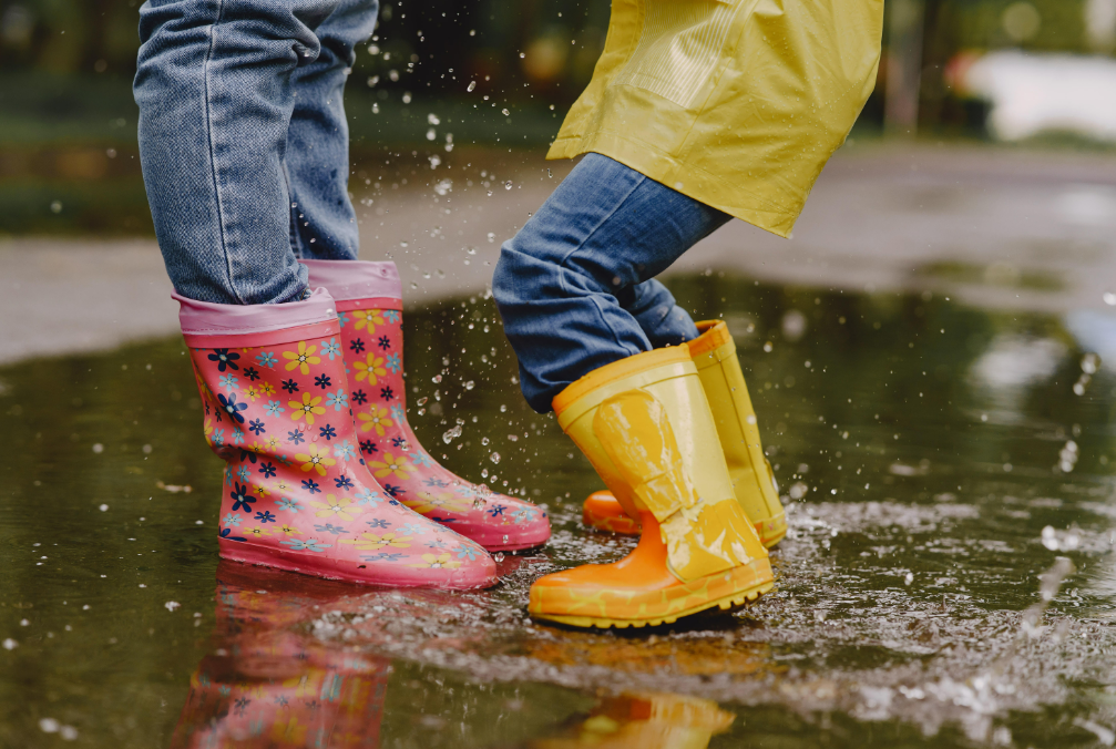 Sepatu boots saat hujan (Dok. Freepik) - Image