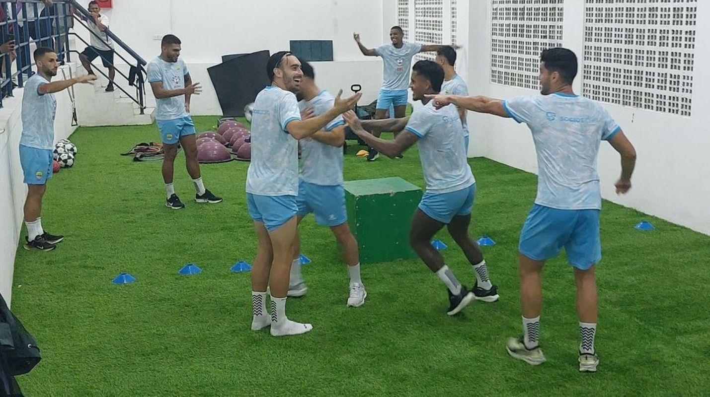 Skuad Persib saat jalani sesi latihan. (Dok. Persib) - Image