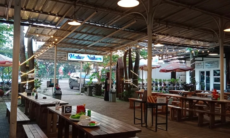 10 Tempat Makan Terbaik di Dekat Stasiun Cicalengka Bandung untuk Pecinta Kuliner - Image