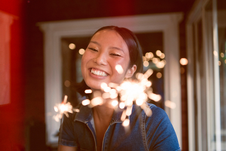 7 tips untuk mengatasi kesepian di malam tahun baru (freepik) - Image