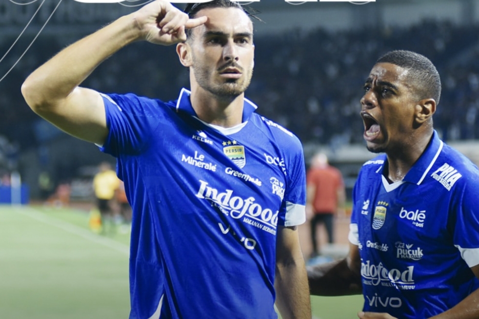 Andrew Jung mencetak gol pembuka keunggukan Persib atas PSM Makassar di babak pertama. (Dok: Persib) - Image
