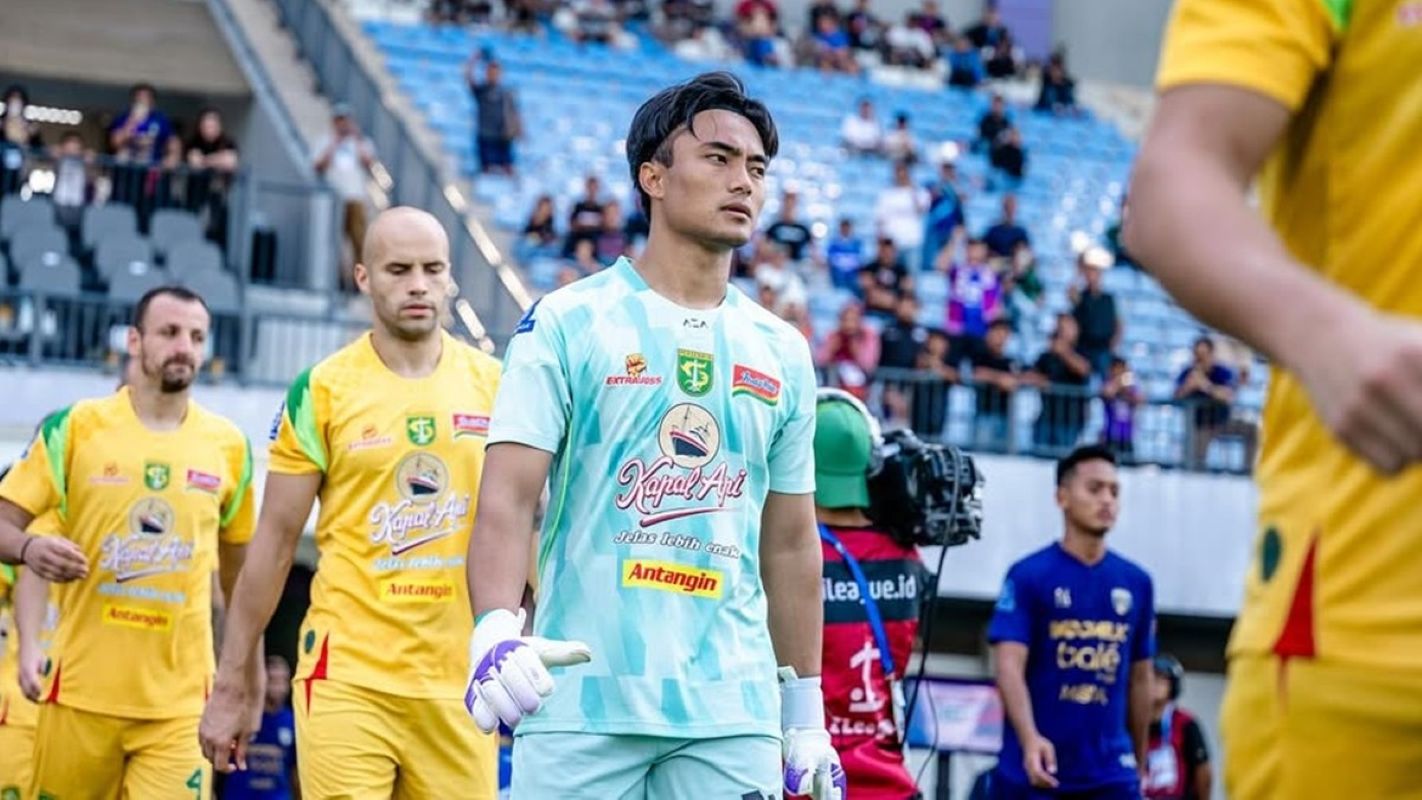 Kiper Persebaya Surabaya Ernando Ari Masuk Nominasi Men - Image