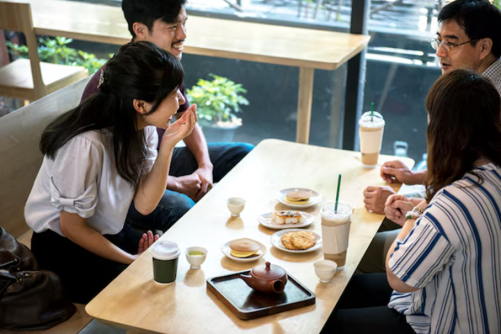 seseorang yang terus-menerus menyela percakapan./Freepik/rawpixel.com - Image