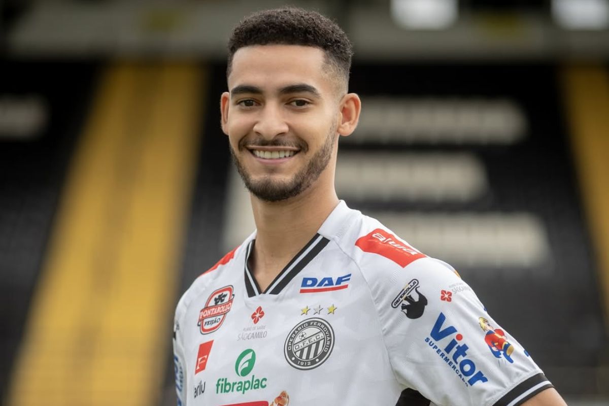 Jefferson Silva bek kiri asal Brasil dikabarkan merapat ke Persebaya Surabaya. (Instagram @operarioferroviario) - Image