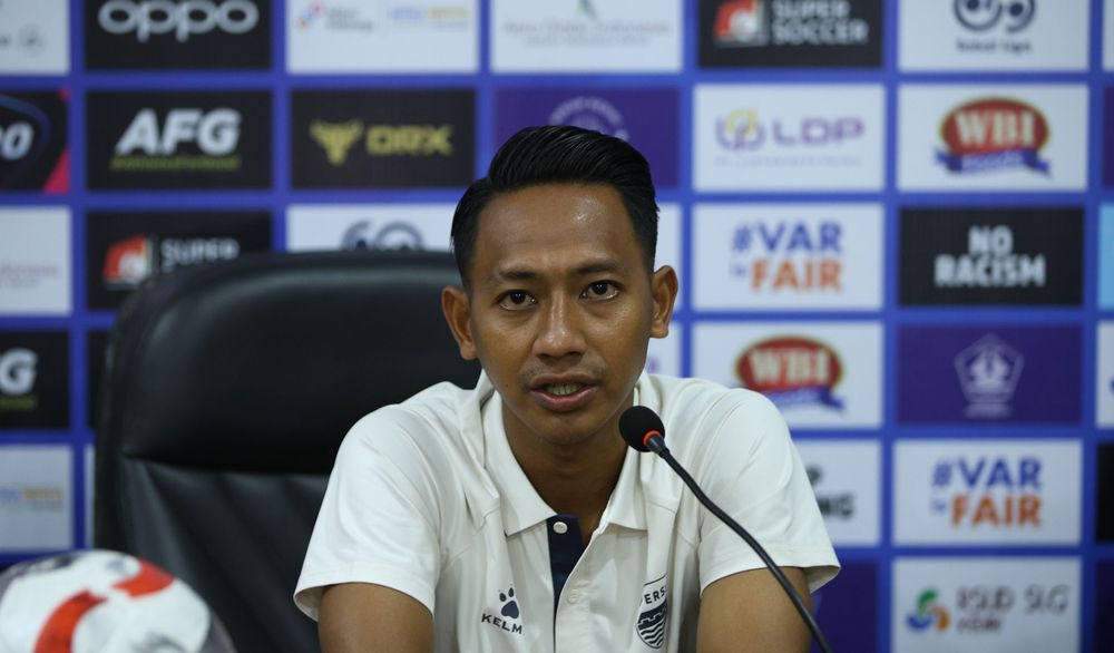 Beckham Putra saat hadiri konferensi pers jelang laga. (Dok. Persib) - Image