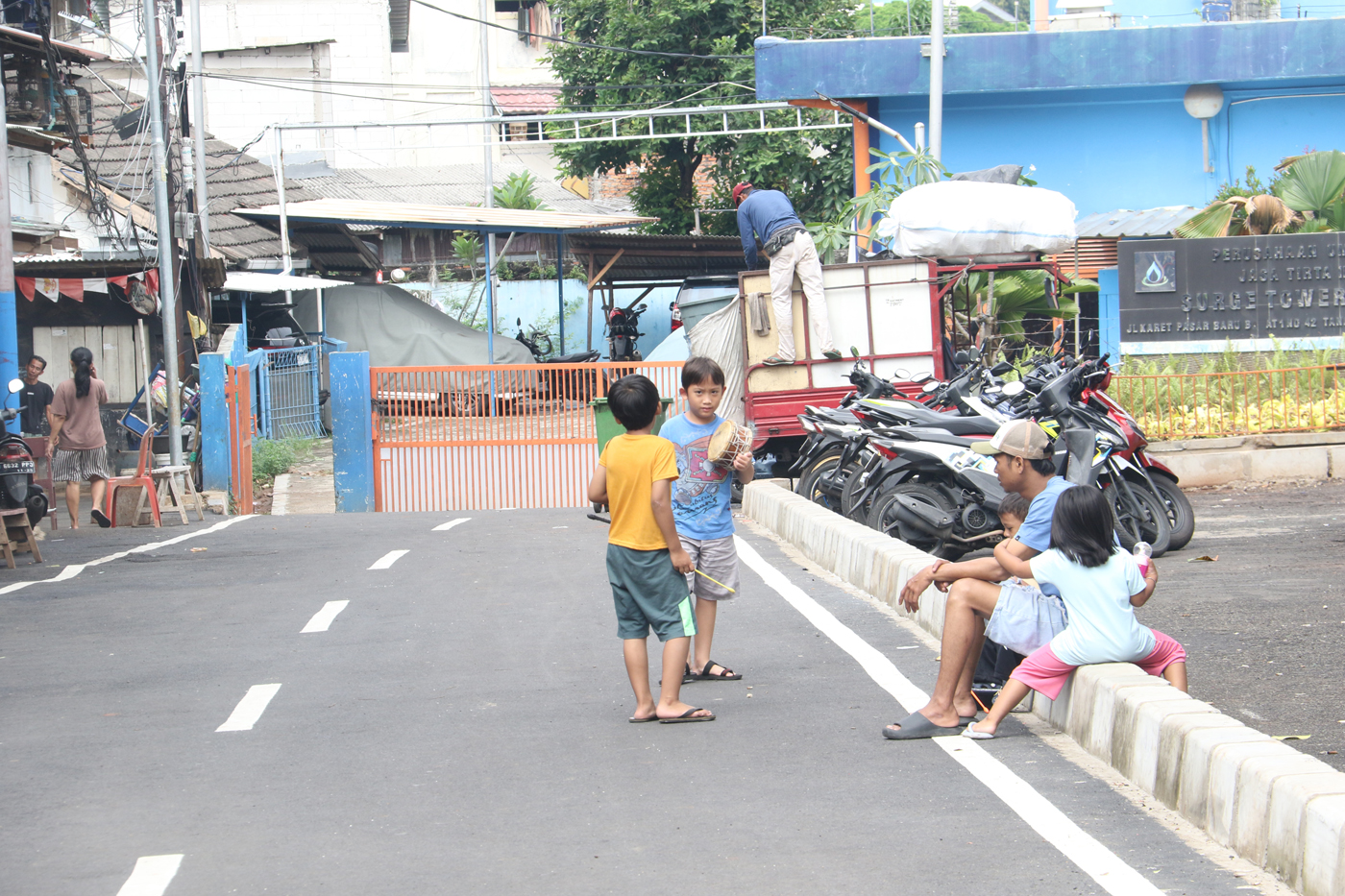 Suasana di Jalan Karet Pasar Baru Barat, Jakarta, Minggu (4/4/2026). (Dery Ridwansah/ JawaPos.com)
