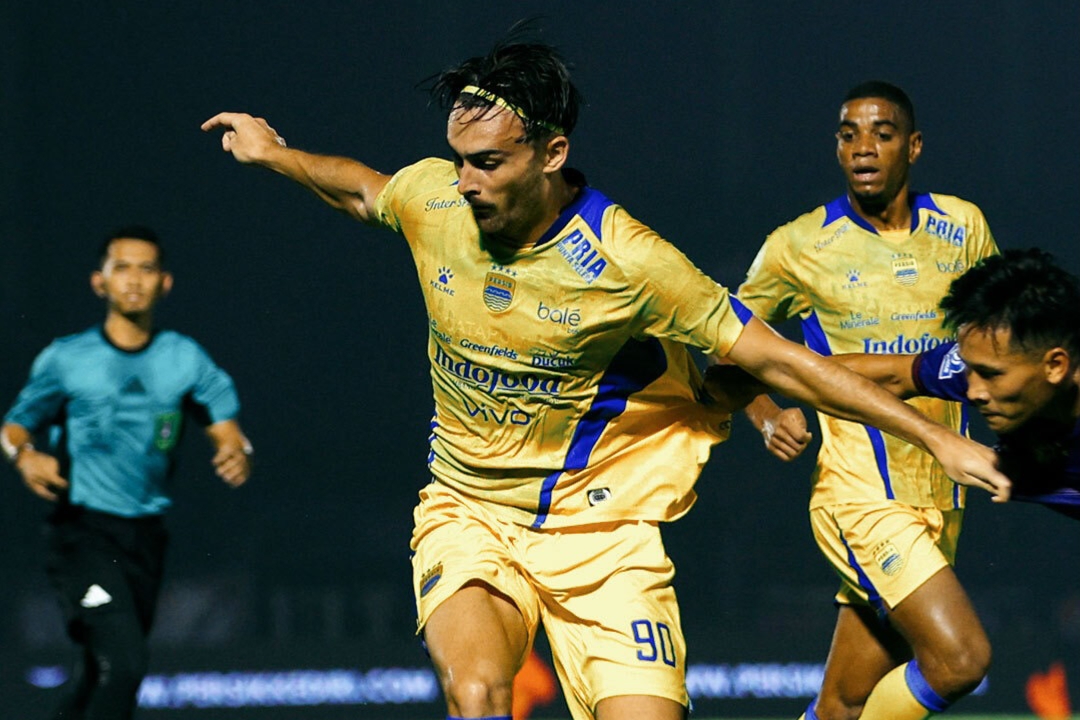 Andrew Jung dipastikan tak bisa bela Persib Bandung saat melawan Persija Jakarta. (Dok: Persib) - Image