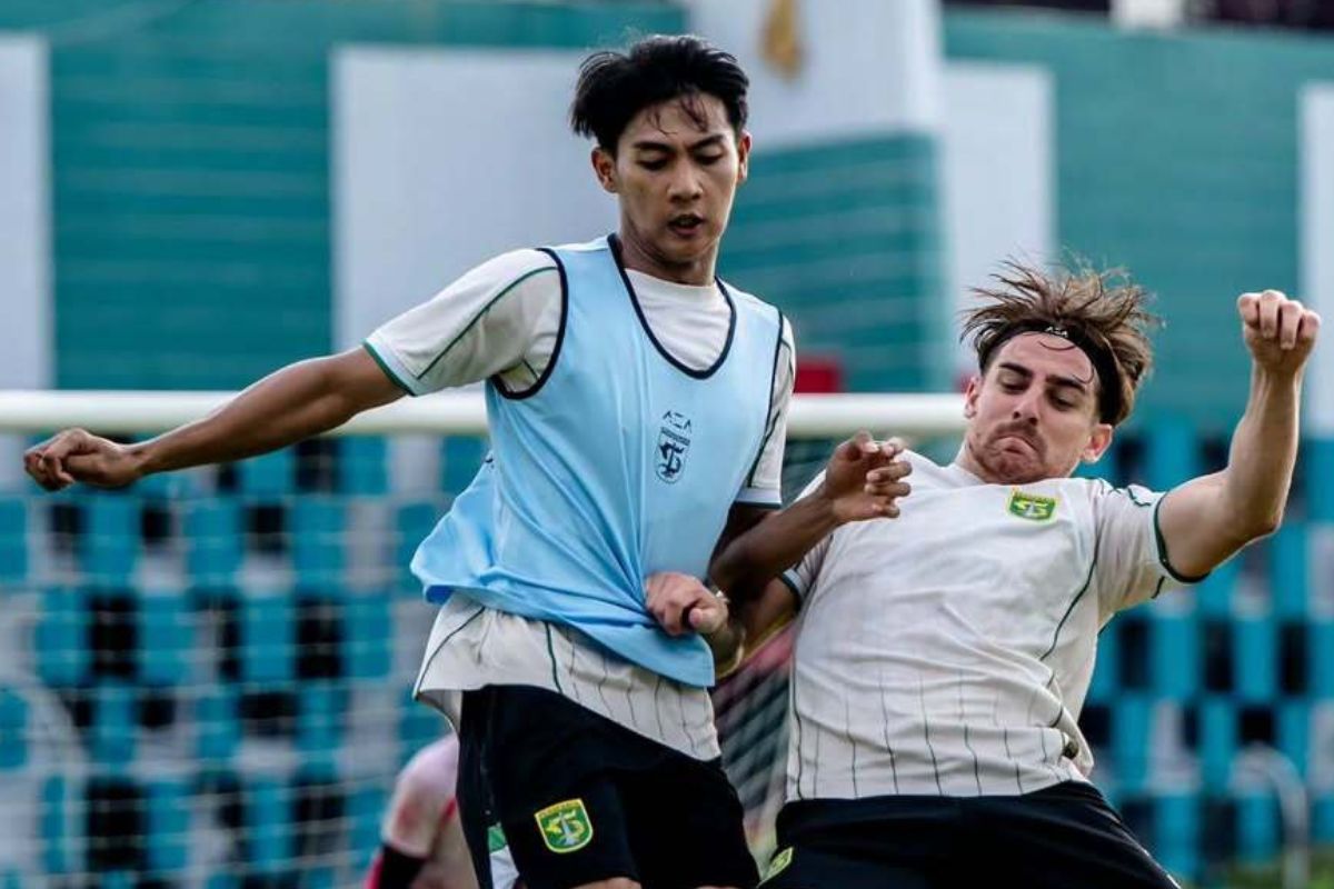 Skuad Persebaya Surabaya berlatih keras jelang hadapi Malut United. (Persebaya Surabaya) - Image