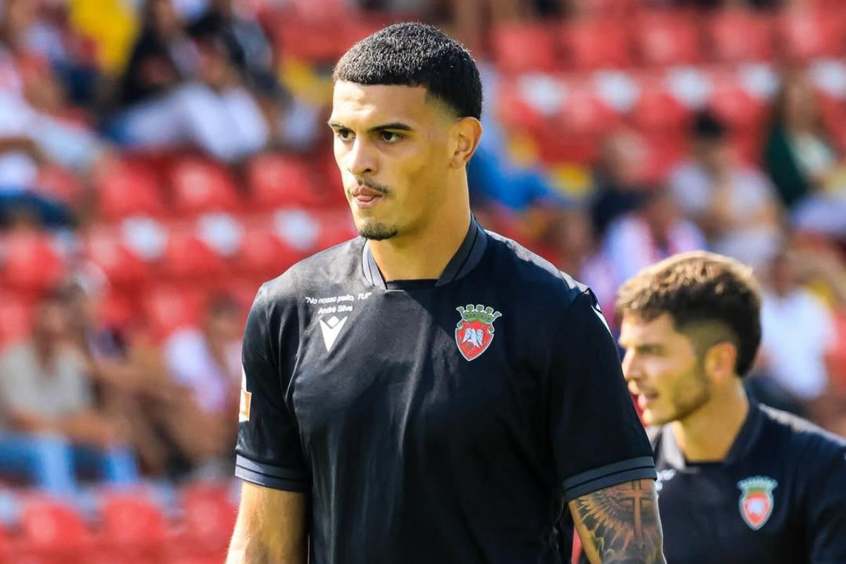Gustavo Fernandes dikabarkan jadi salah satu pemain baru Persebaya Surabaya. (Instagram @_guufernandes99) - Image