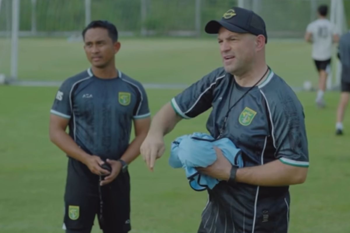 Fakta-fakta menarik Bernardo Tavares jelang laga debutnya bersama Persebaya Surabaya hadapi Malut United. (Persebaya Surabaya) - Image