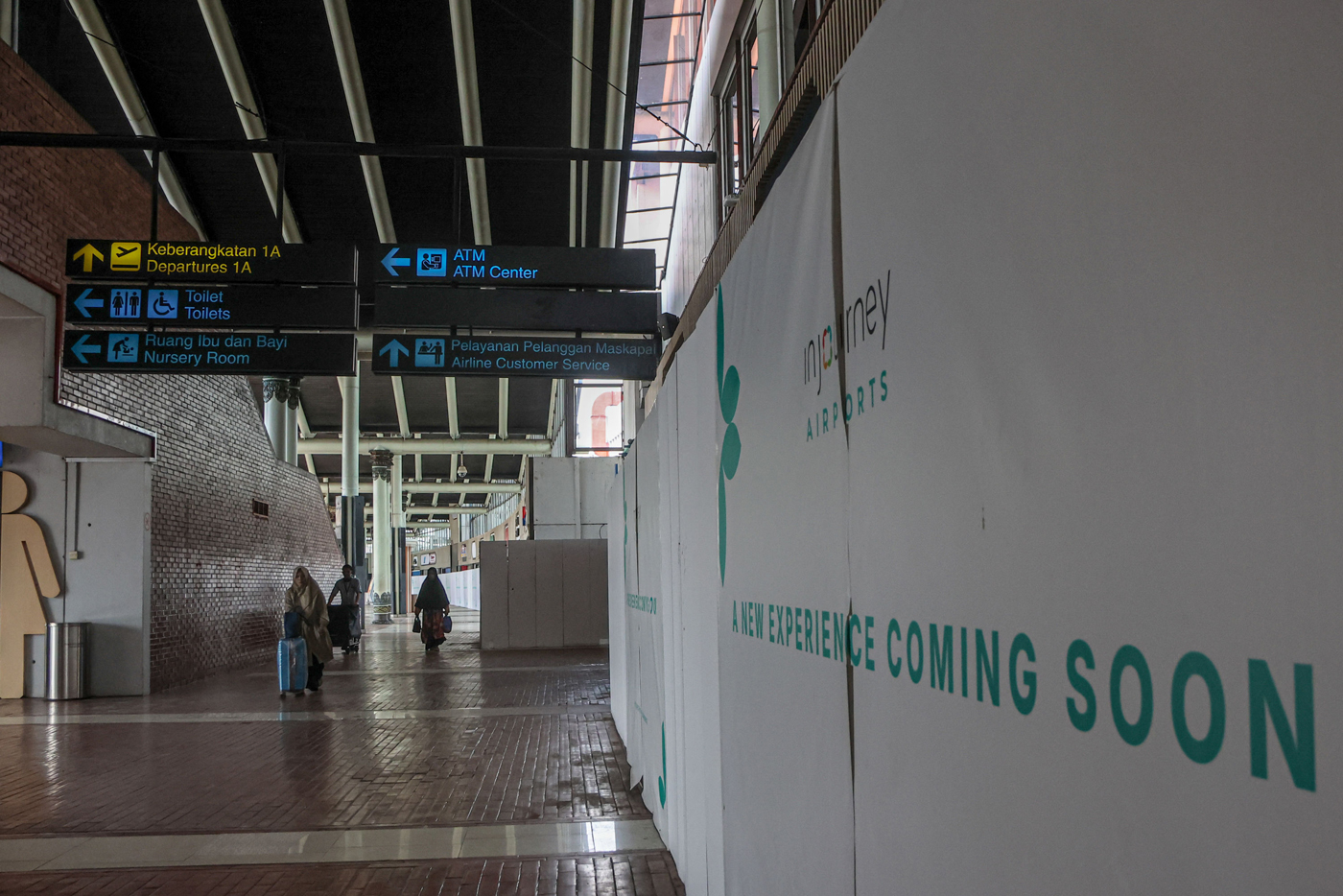 Suasana lengang di Terminal 1A, Bandara Soekarno-Hatta, Tangerang, Jumat (9/1/2026). (Hanung Hambara