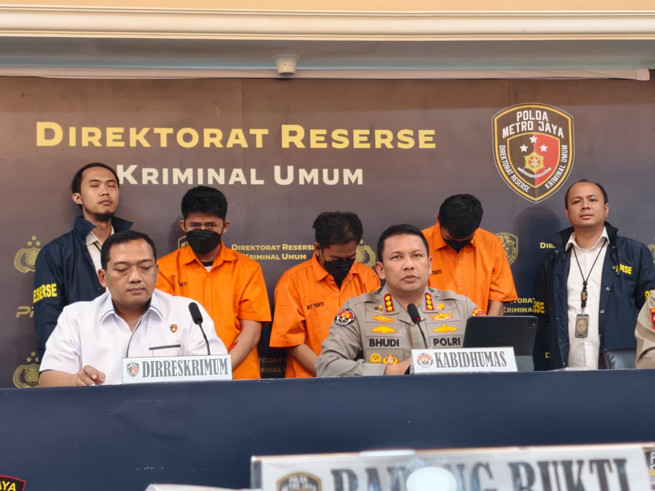 Polda Metro Jaya menyampaikan keterangan kepada awak media pada Senin (12/1). Dalam kesempatan itu, juga disampaikan update beberapa kasus. Termasuk kasus Pandji. (Polda Metro Jaya) - Image