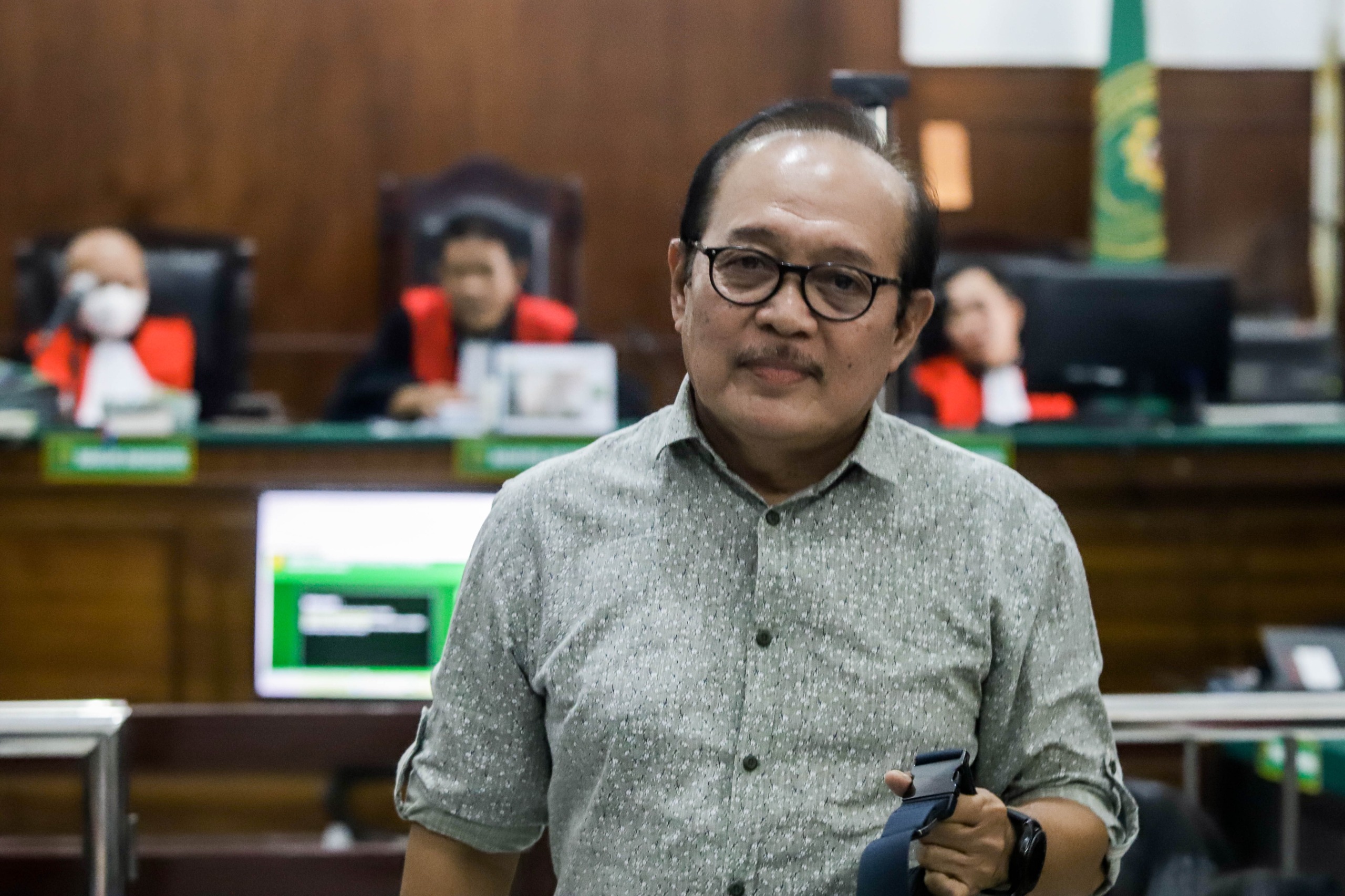 Mohammad Yamin, mantan karyawan Jawa Pos saat bersaksi&nbsp;di Pengadilan Negeri Surabaya, Selasa (13/1). (ALFIAN RIZAL/JAWA POS)