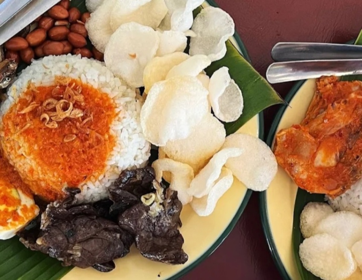 Nasi Lemak Jasa Ayah, salah satu rekomendasi kuliner yang terkenal paling nagih di kota Apel alias Malang (Google Maps/ Ria Permata Putri) - Image