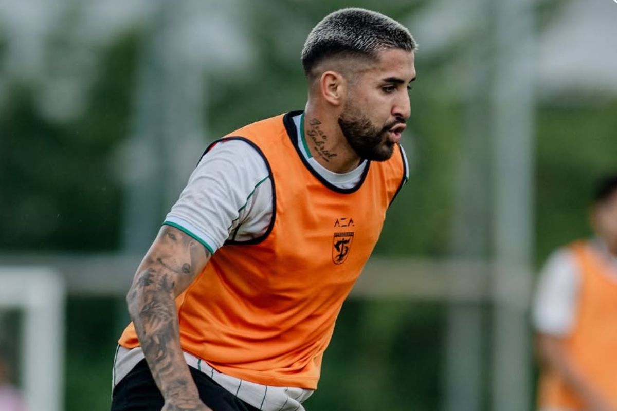 Bruno Paraiba akan jadi ujung tombak bola udara lini depan Persebaya Surabaya. (Persebaya Surabaya) - Image