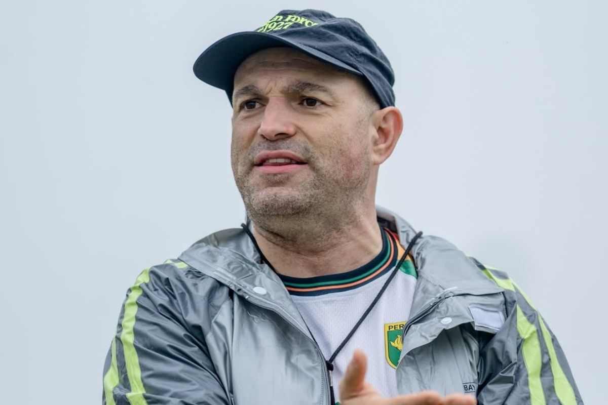 Bernardo Tavares pimpin latihan intensif Persebaya Surabaya jelang tandang ke markas PSIM Yogyakarta. (Persebaya Surabaya) - Image