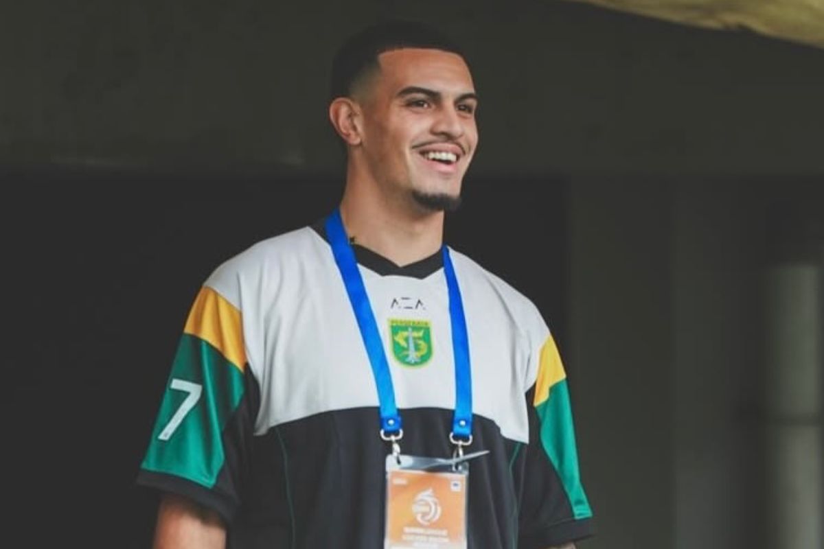 Gustavo Fernandes jadi pemain paling tinggi di Persebaya Surabaya dengan tinggi 1,95 meter. (Instgarm @_guufernandes99) - Image