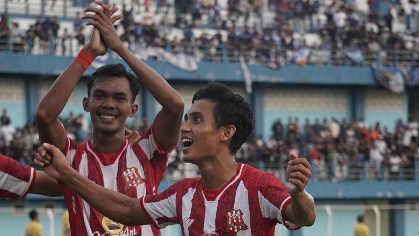 Pemain Deltras FC Thaufan Hidayat (kanan) dan M. Idris jadi super sub dengan mencetak gol saat masuk sebagai pemain pengganti. (Dok. Deltras FC) - Image
