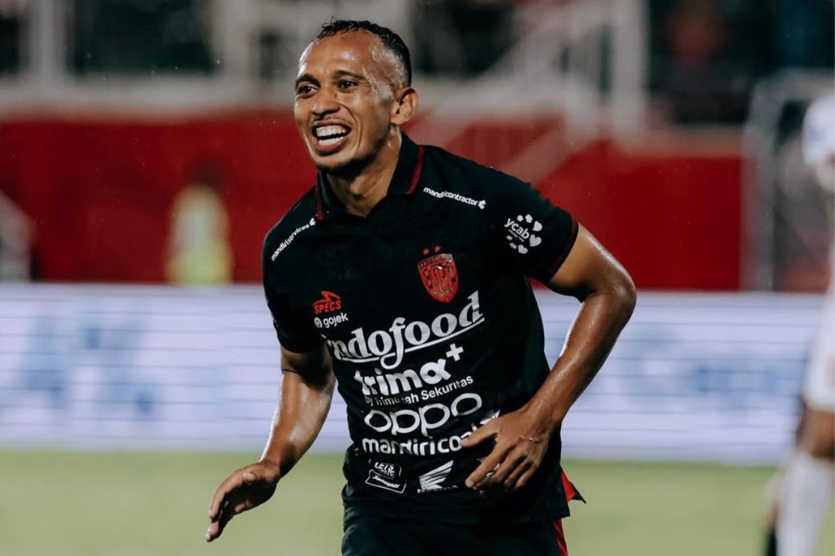 Mantan bintang Persebaya Surabaya Irfan Jaya dikabarkan diminati Persis Solo. (Bali United) - Image
