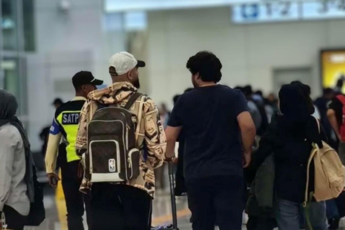 Layvin Kurzawa dilaporkan sudah ada di Bandung. (Dok. Instagram Pemain.keduabelass/jerseyudinn) - Image