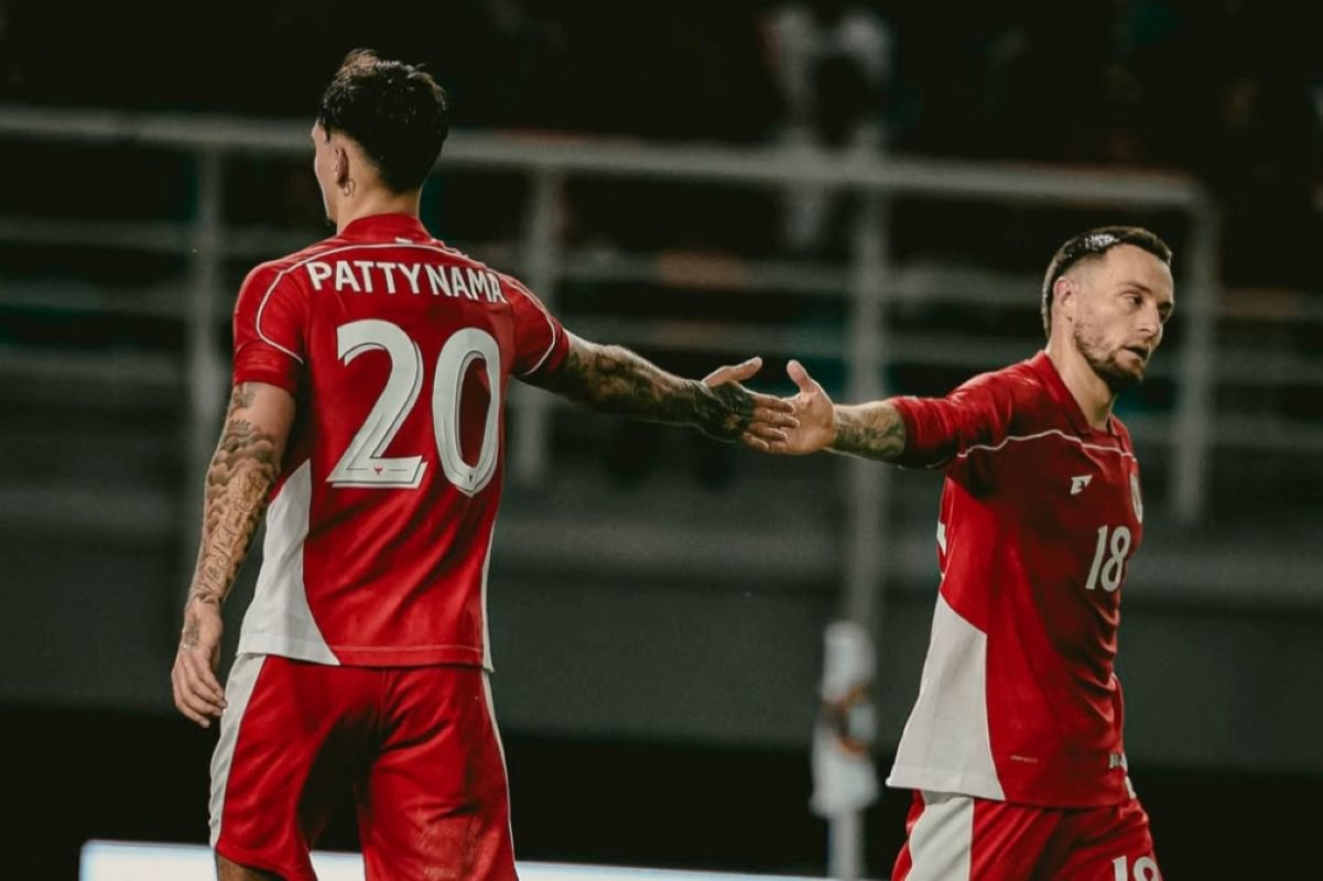 Marc Klok mendoakan Shayne Pattynama sukses di Persija Jakarta. (Dok. Timnas Indonesia/Marc Klok)) - Image