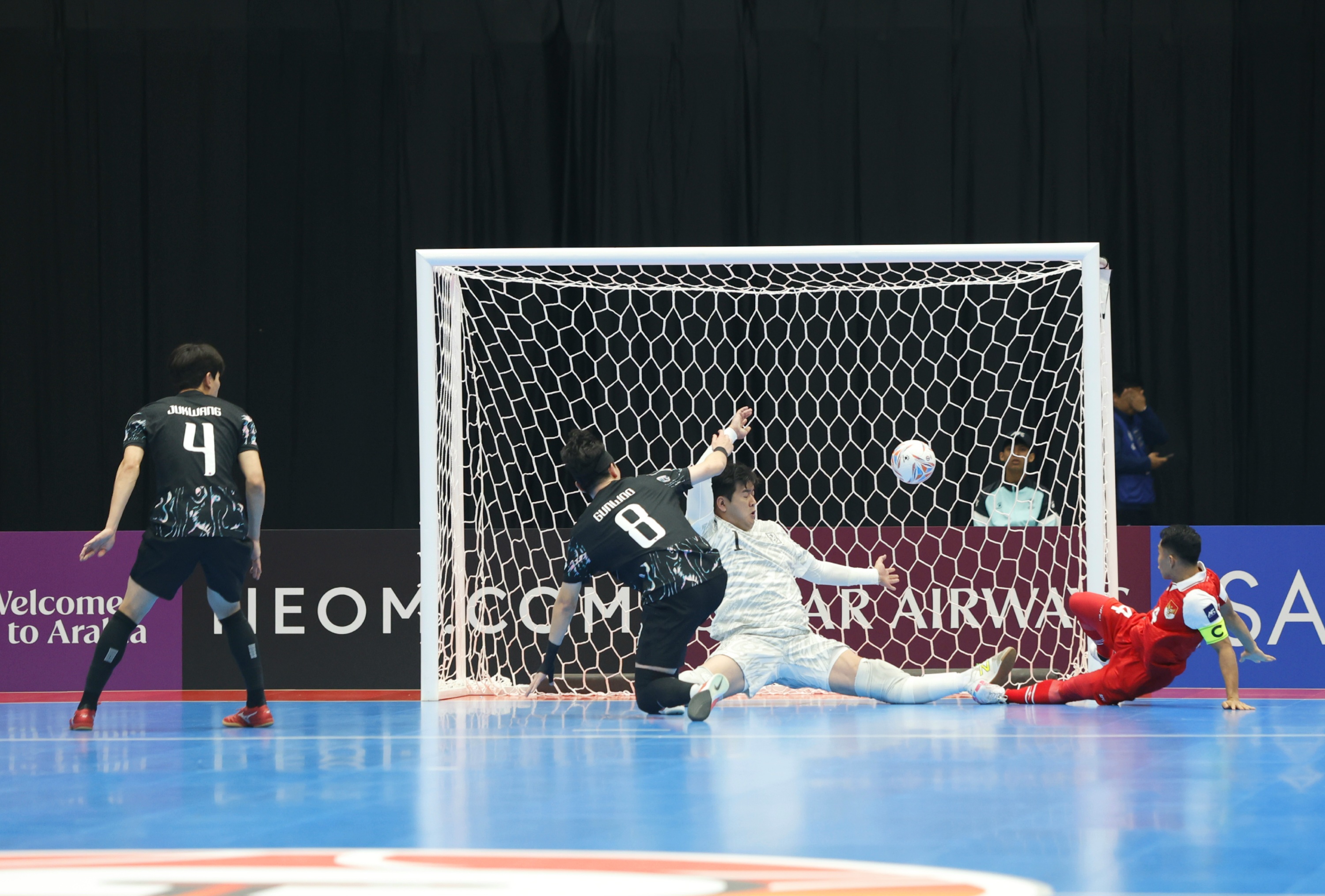 Momen gol dari Pemain Timnas futsal Indonesia Mochammad Iqbal Rahmattulah ke gawang Korea Selatan pada pertandingan AFC Futsal Asian Cup 2026 di Indonesia Arena, Senayan, Jakarta, Selasa (27/1/2026). - Image