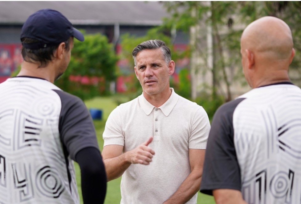 John Herdman kunjungi latihan Persija di Jakarta. (Istimewa) - Image