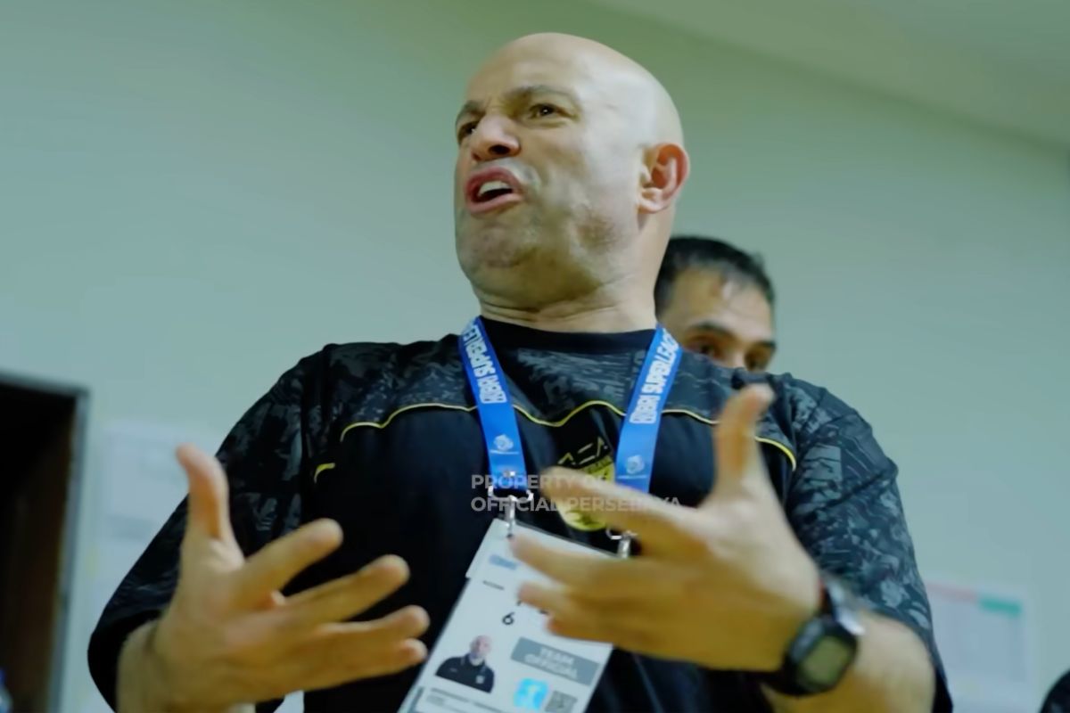 Bernardo Tavares paham caranya bikin mental berperang Persebaya Surabaya membara. (Persebaya) - Image