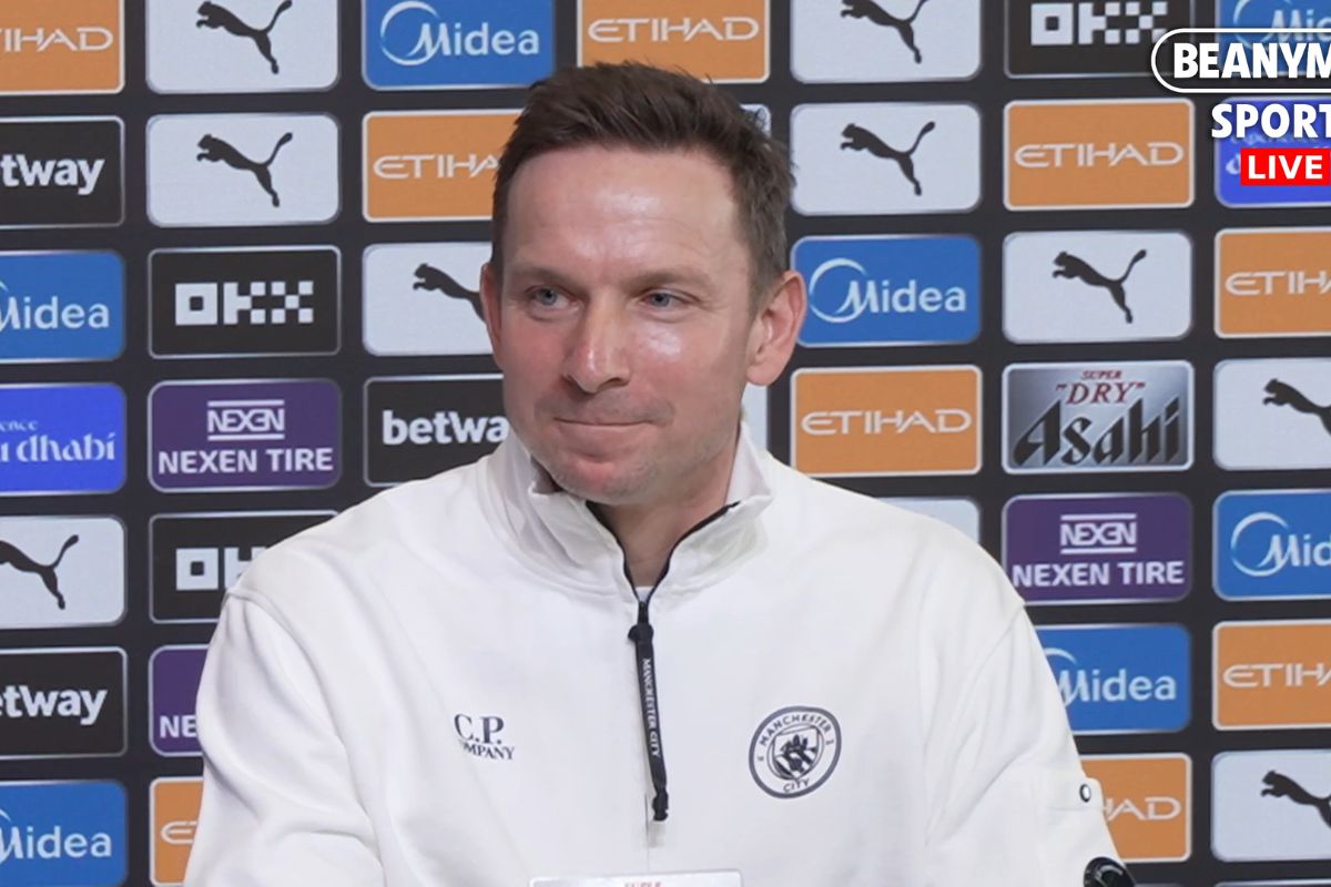 Pepijn Lijnders umumkan kondisi terbaru skuad Manchester City. (@BeanymanSports/X). - Image