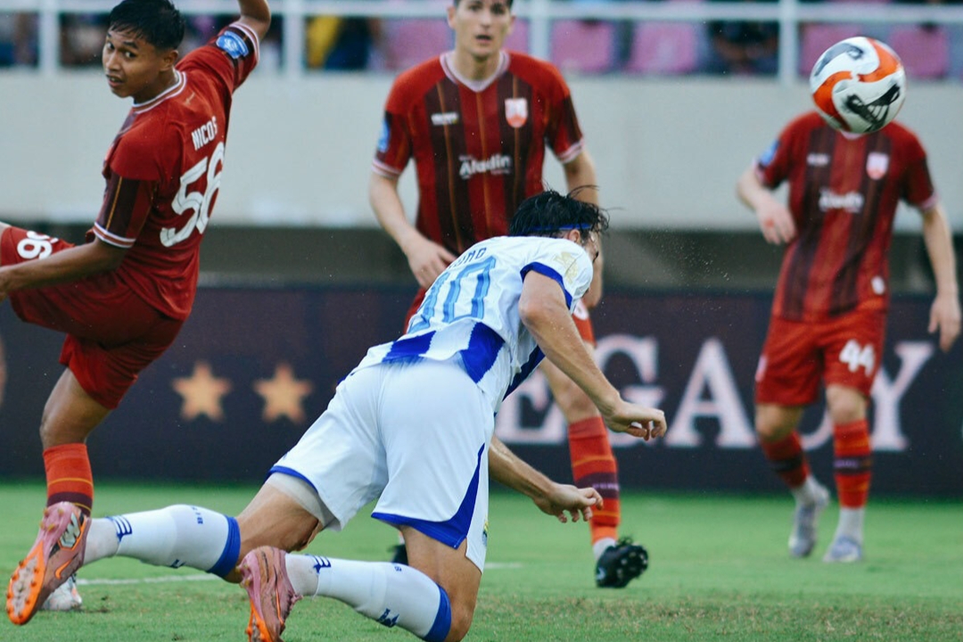 Andrew Jung mencetak gol kemenangan Persib Bandung atas Persis Solo di Manahan. (Dok: Persib) - Image