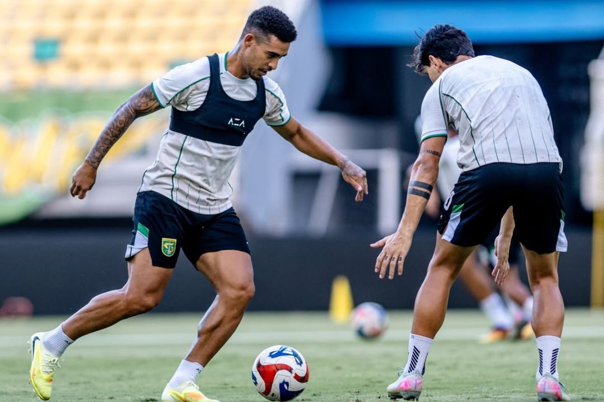 Fisik pemain Persebaya Surabaya jadi kunci hadapi Dewa United. (Persebaya) - Image
