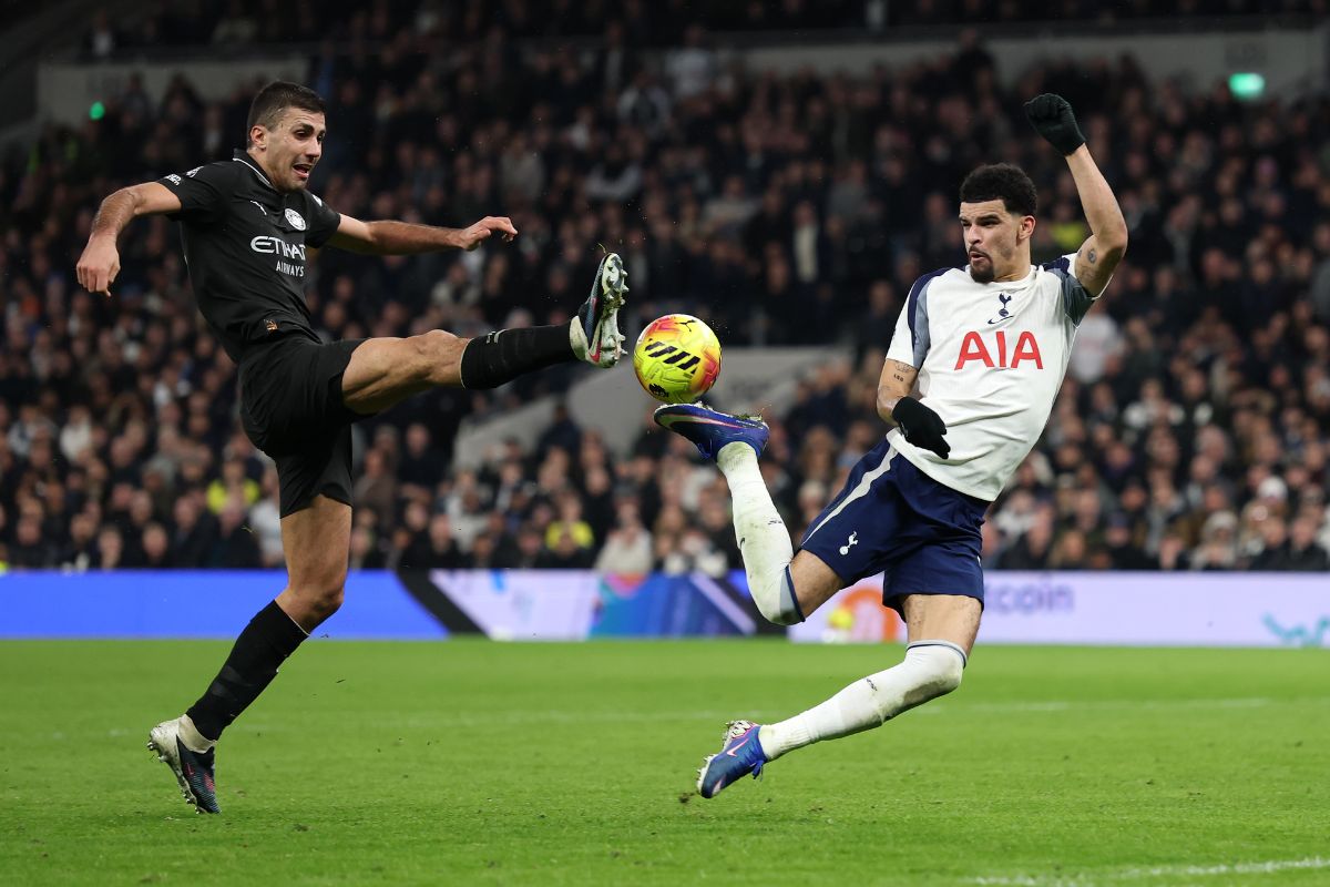 Tendangan unik Dominic Solanke selamatkan Tottenham Hotspur dari kekalahan. (@premierleague/X) - Image