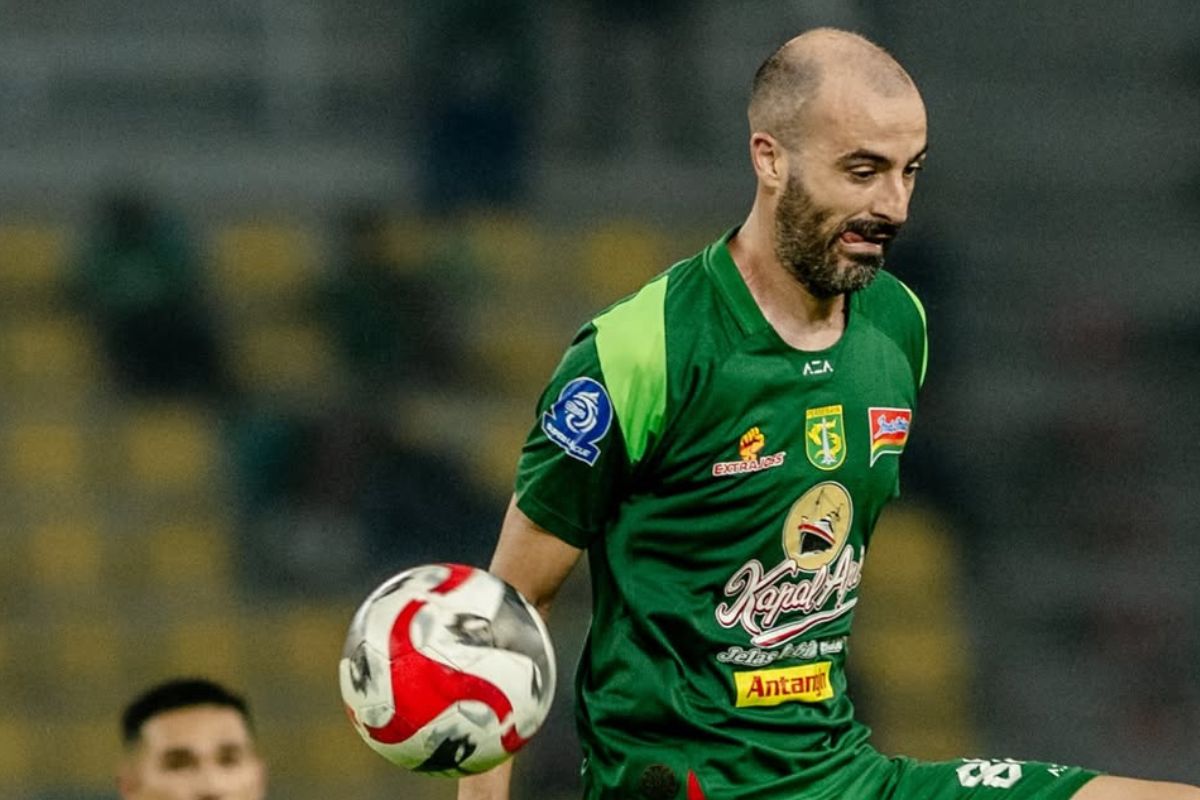 Milos Raickovic penyuplai long ball tertinggi ketiga di Persebaya Surabaya. (Persebaya) - Image