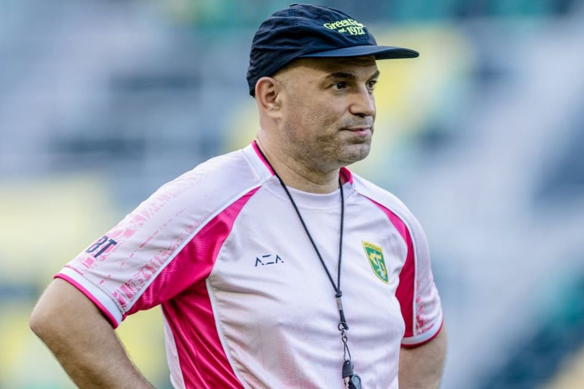 Bernardo Tavares punya rekor buruk jelang hadapi Bali United bersama Persebaya Surabaya. (Dok. Persebaya) - Image