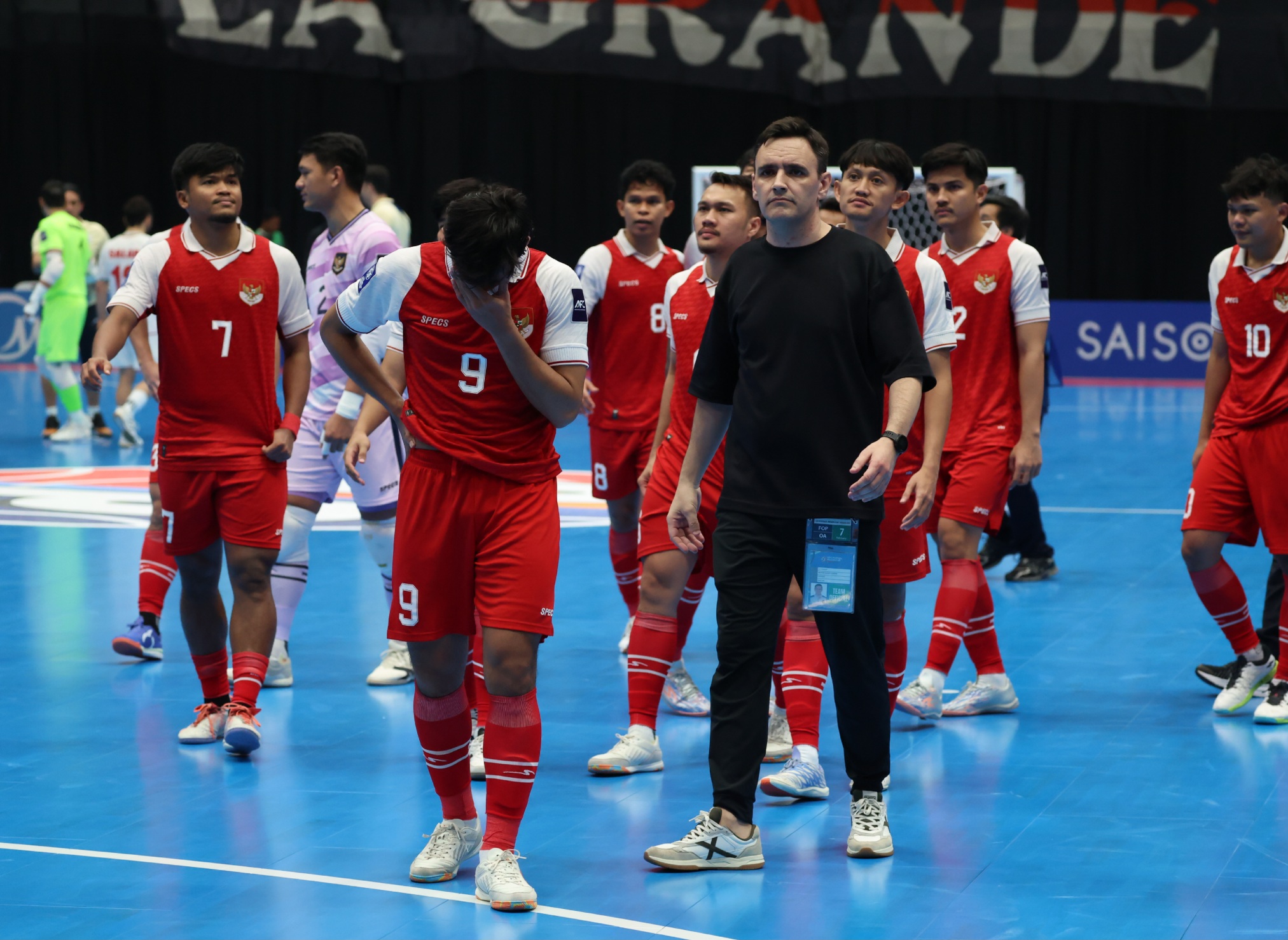 Ekspresi sedih para Pemain timnas Futsal Indonesia usai kalah dari Iran di final AFC Futsal Asian Cup 2026 di Indonesia Arena, Senayan, Jakarta, Sabtu (7/2/2026). (Dery Ridwansah/ JawaPos.com