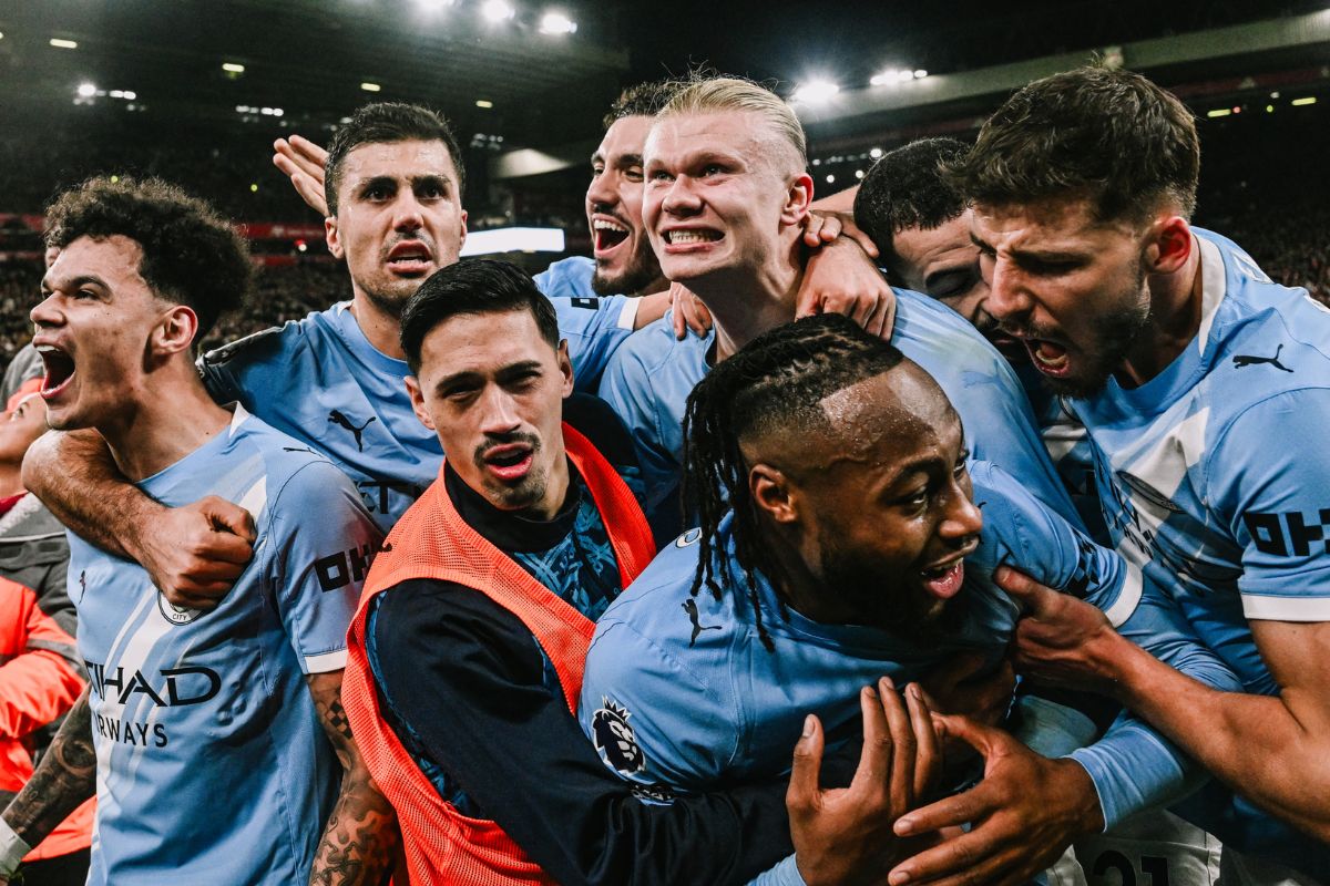 Manchester City curi tiga poin saat bertandang ke Anfield. (X/@ManCity) - Image