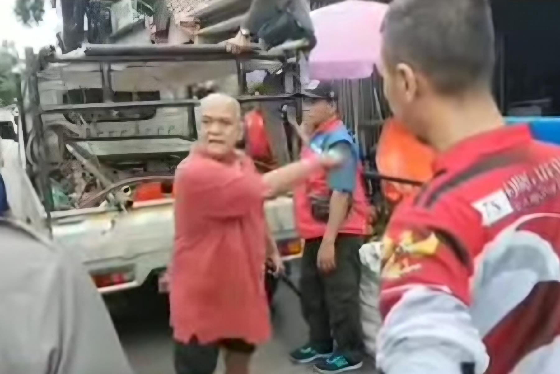 Respons Wali Kota Bekasi Tri Adhianto usai Diancam Golok Saat Penertiban PKL: Sudah Saya Maafkan  - Image