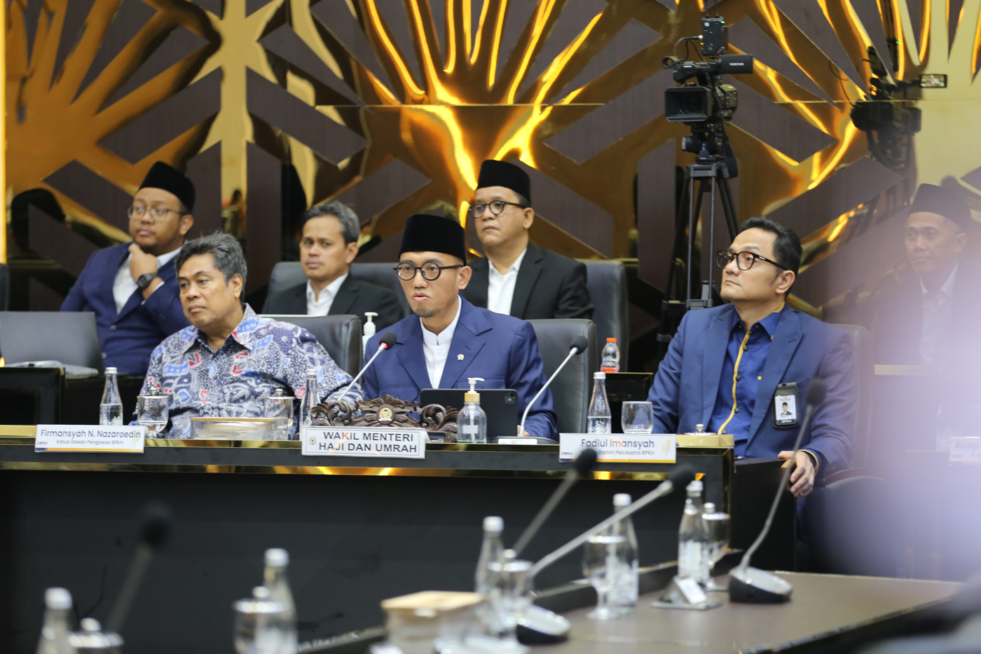 Wakil Menteri Haji Dahnil Anzar Simanjuntak (tengah), Ketua Dewan Pengawas Badan Pengelola Keuangan
