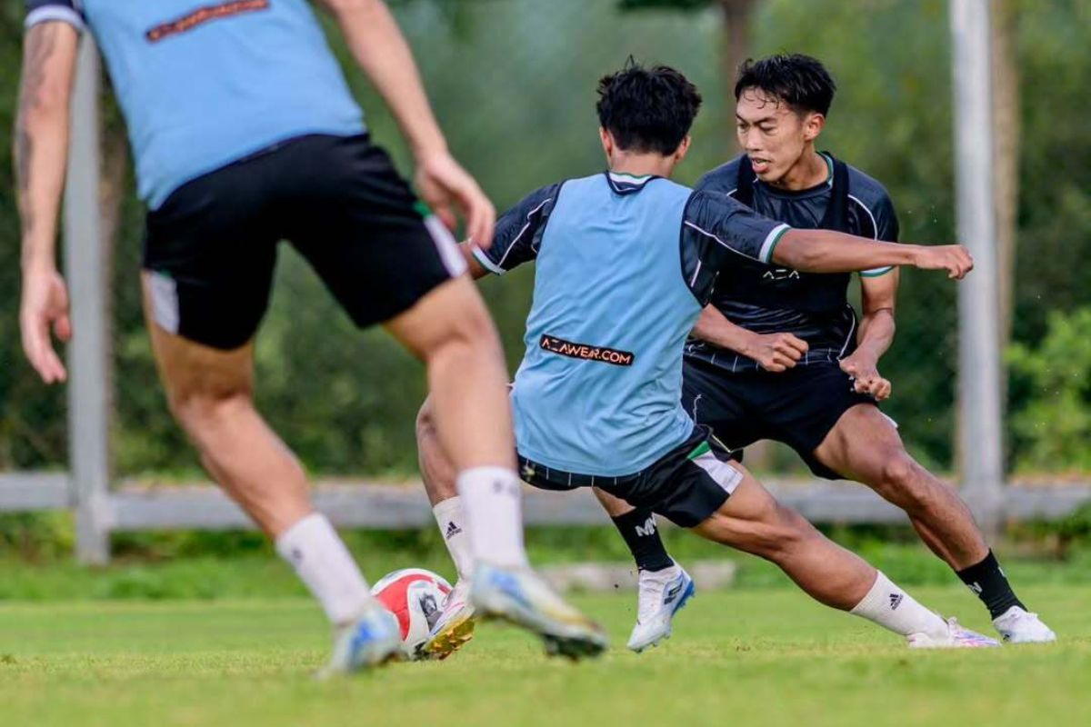 Riyan Ardiansyah saat berlatih bersama Persebaya Surabaya jelang hadapi Bhayangkara FC. (Persebaya) - Image
