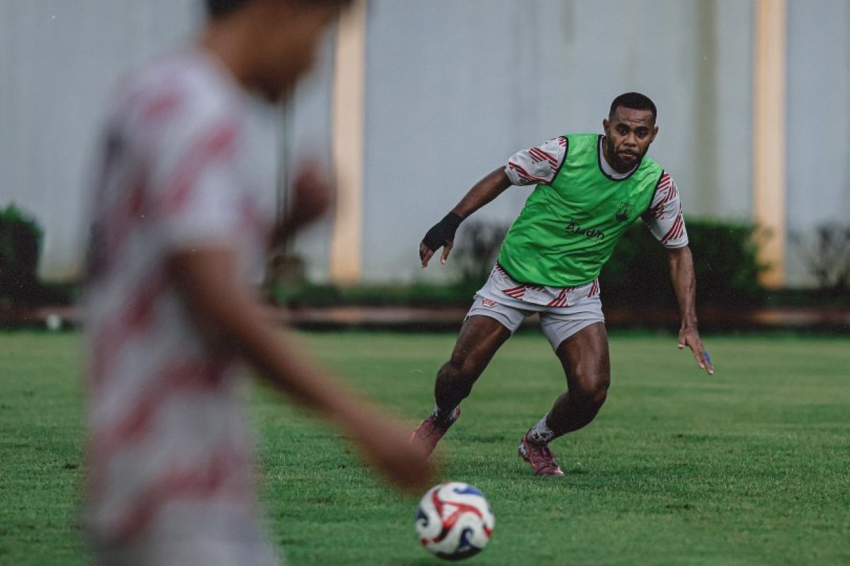 Yabes Roni Antusias jalani latihan perdana bersama Persis Solo, siap berikan kontribusi maksimal. (Istimewa) - Image