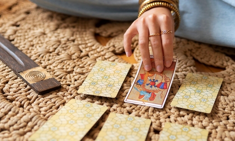 Ramalan Keberuntungan 12 Zodiak Besok Rabu, 18 Februari 2026: Siapa yang Paling Hoki? (Freepik) - Image