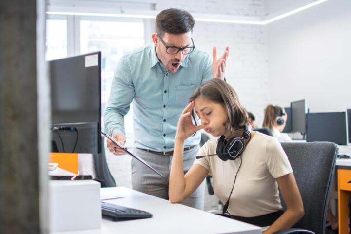 9 Kebiasaan yang Diam-Diam Dibawa oleh 'Anak Baik' dalam Keluarga hingga Dewasa Menurut Psikologi - Image